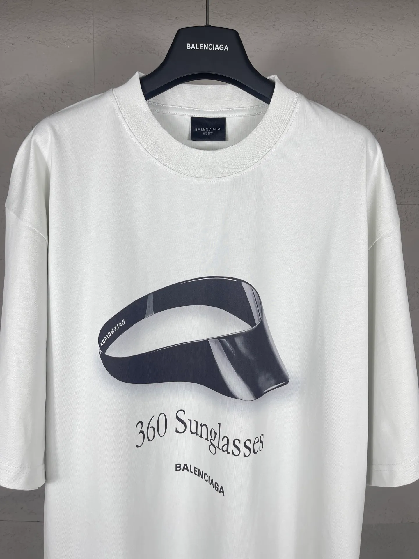 【 . Quality】BALENCI*GA/ .SS 25 New Arrival， T . . Authentic ， ！ 。 ZP 。 260 ， . ， ，。 。 . ， 。 OS . Same Style ：BL 253658 ： Size：XS S M L